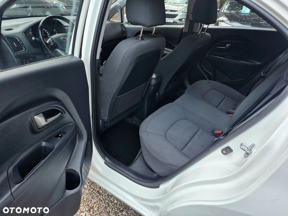 Kia Rio - 15