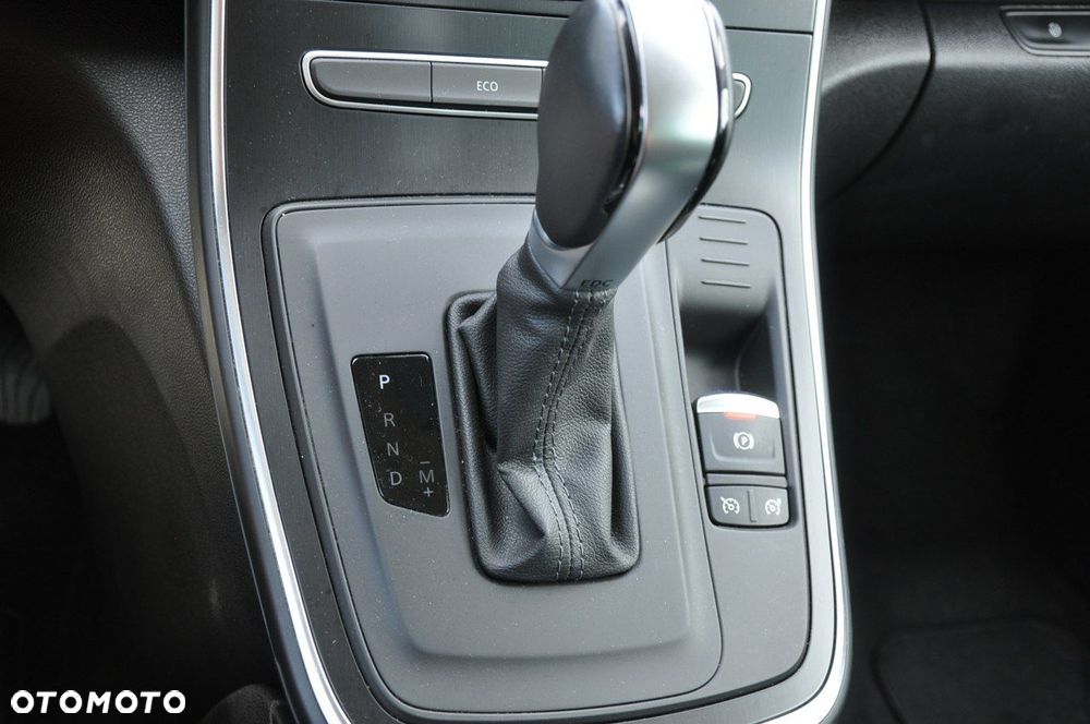 Renault Scenic TCe 140 GPF EDC LIMITED - 17