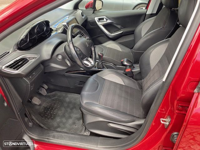 Peugeot 2008 1.2 PureTech Allure - 4
