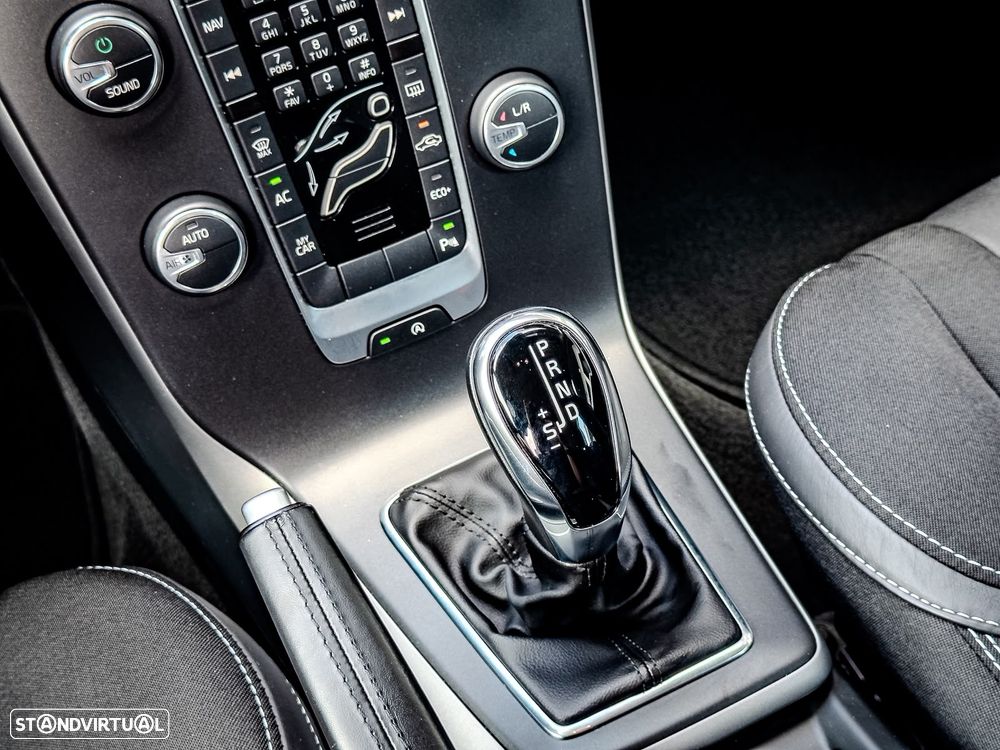 Volvo V40 1.5 T3 Sport Edition Plus Geartronic - 23