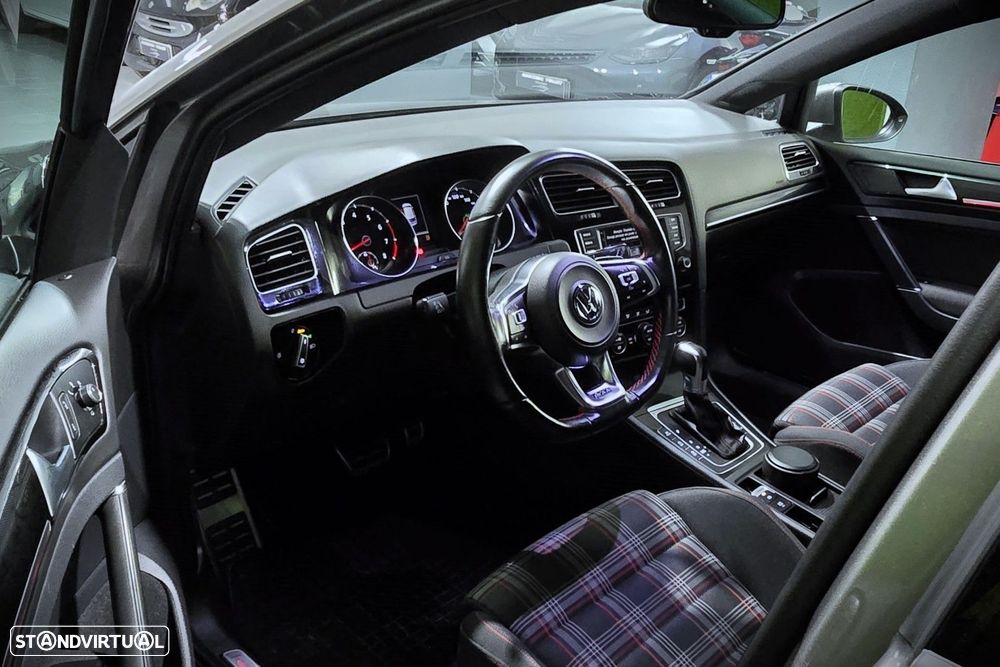 VW Golf GTI Performance BlueMotion DSG - 14