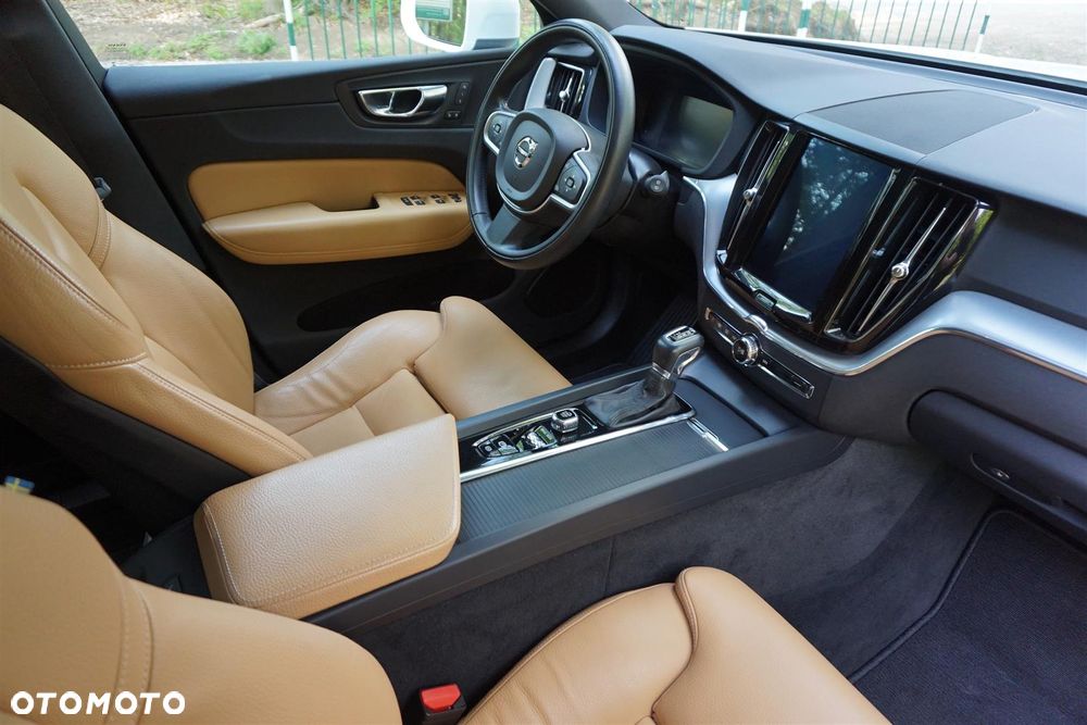 Volvo XC 60 T5 AWD Geartronic Momentum Pro - 25