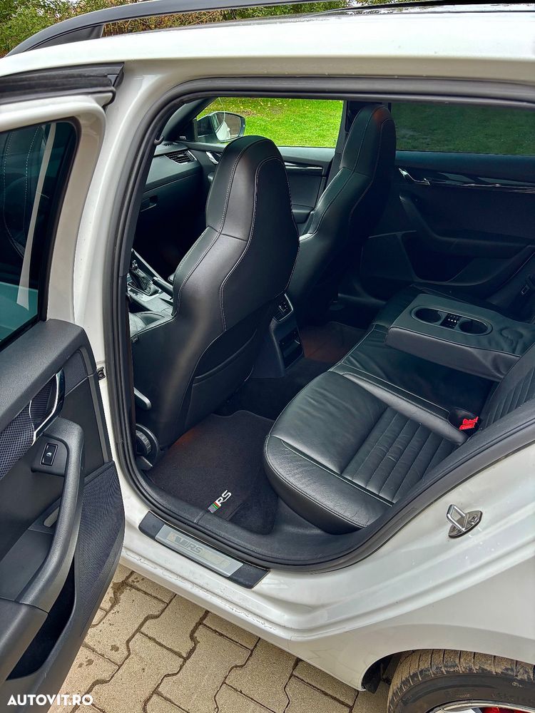 Skoda Octavia 2.0 TDI DSG RS - 10