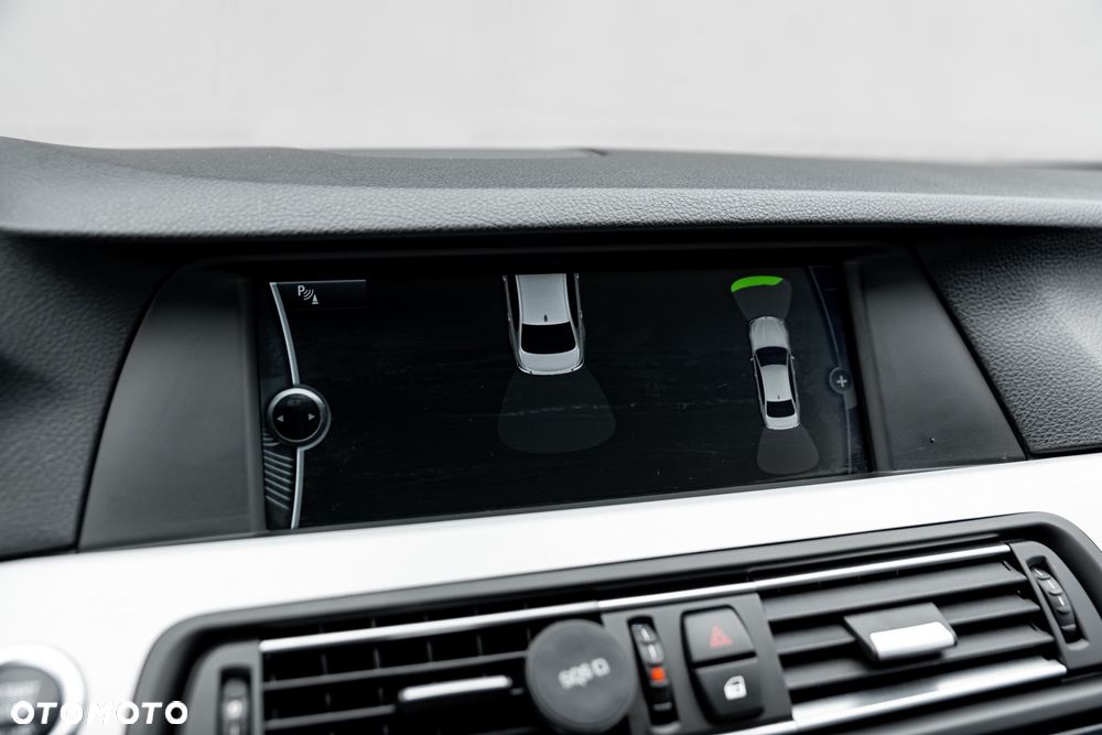 BMW Seria 5 535d xDrive Sport-Aut - 39