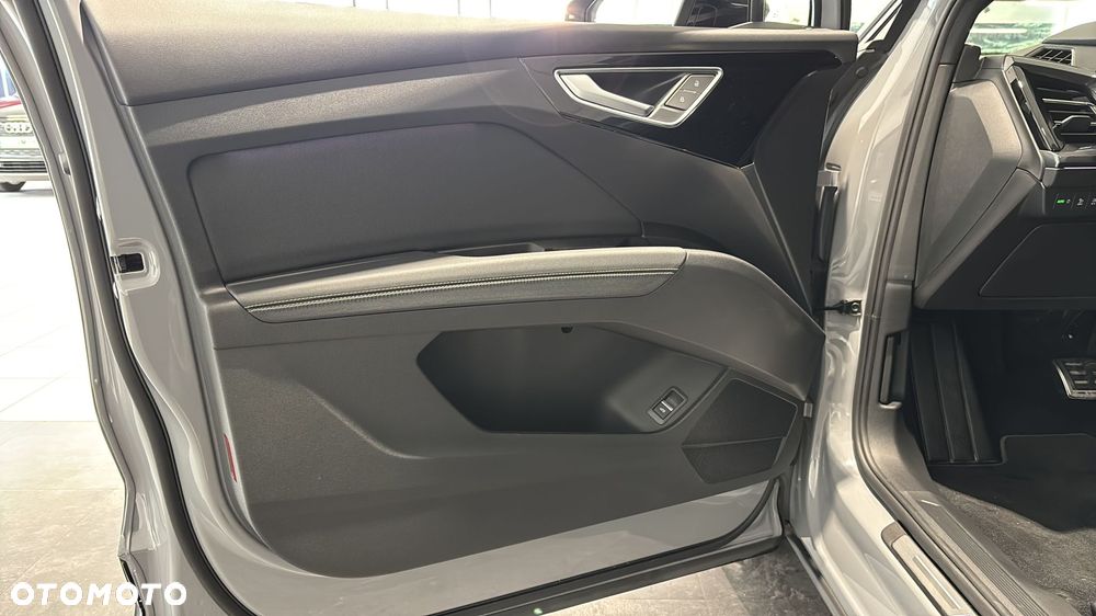 Audi Q4 e-tron - 11