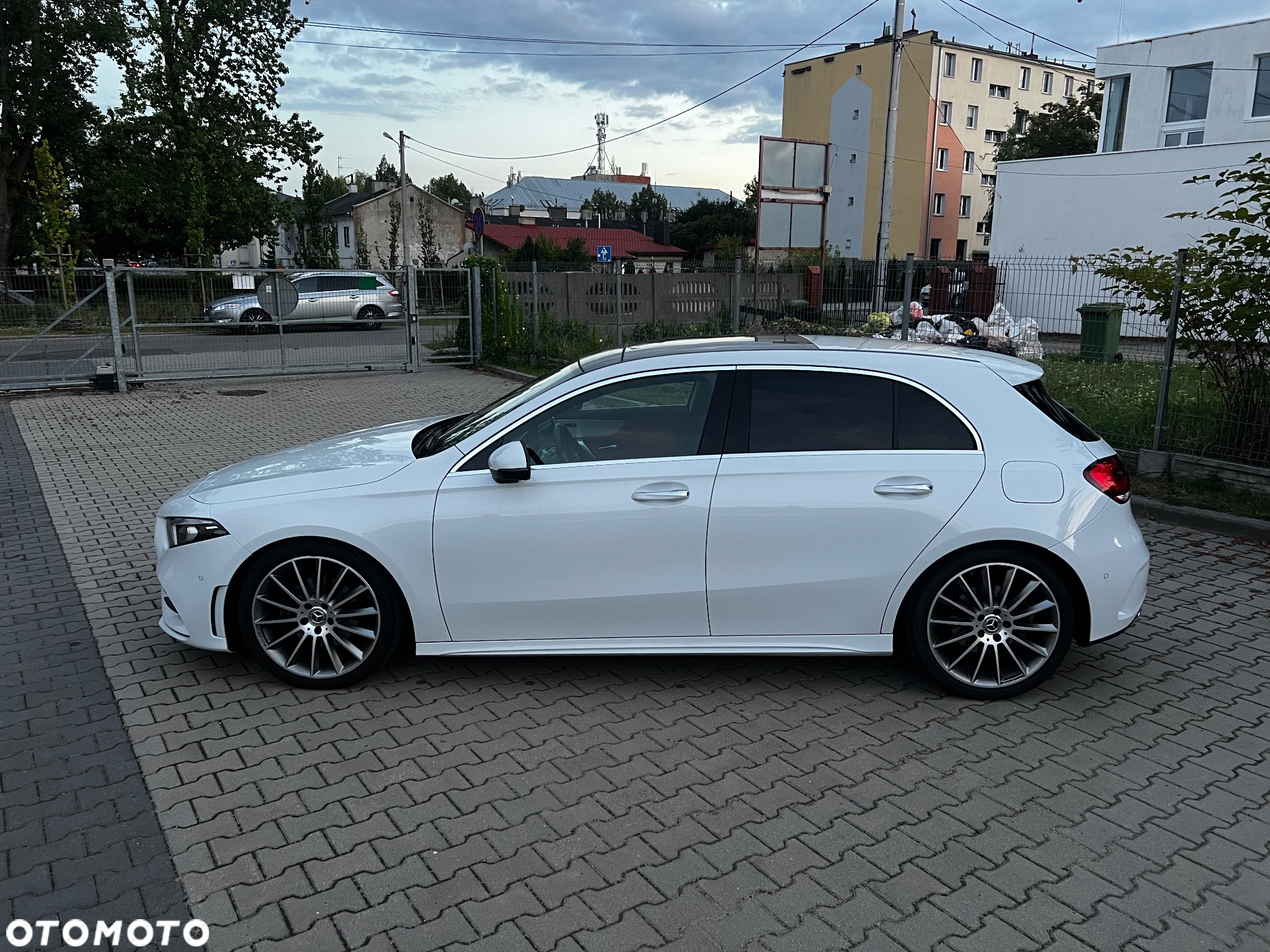 Mercedes-Benz Klasa A 200 AMG Line 7G-DCT - 3