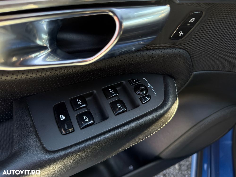 Volvo XC 90 D5 AWD Geartronic RDesign - 12