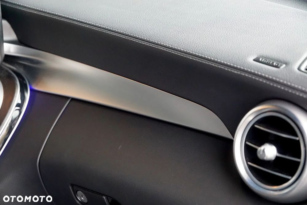 Mercedes-Benz Klasa C 400 4Matic 9G-TRONIC AMG Line - 35
