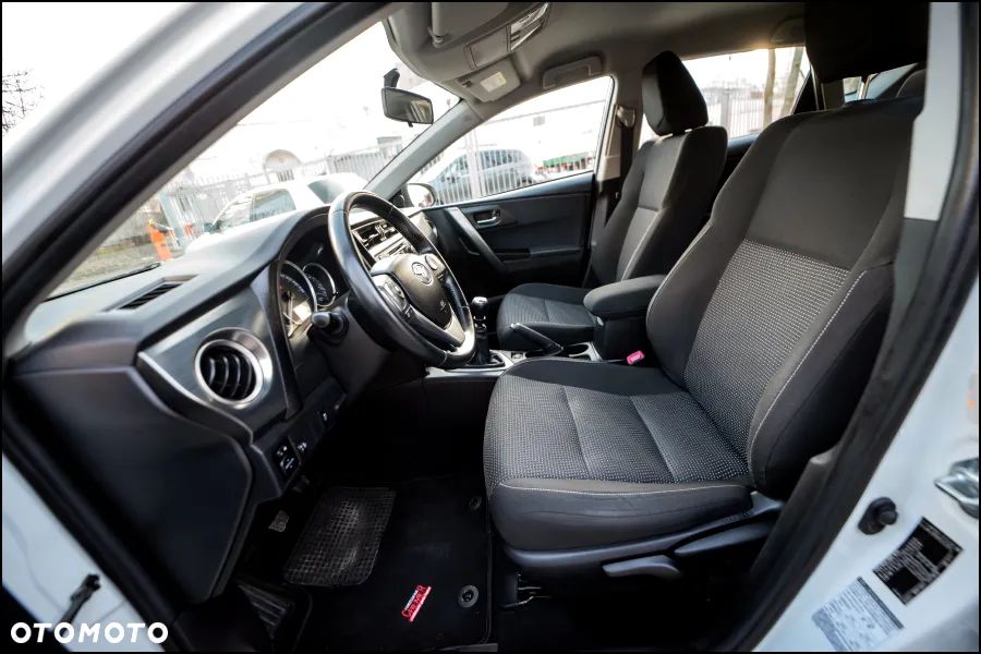 Toyota Auris - 17