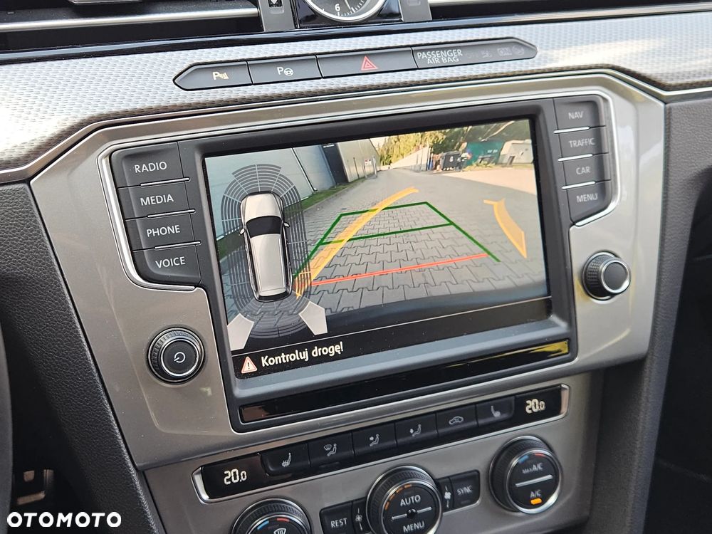 Volkswagen Passat Variant 2.0 TDI SCR 4Motion DSG Highline - 26