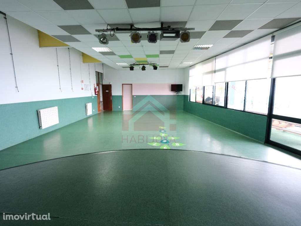 Prédio em Rio Tinto - Próximo à estação da CP e Metro da Campaínha - Grande imagem: 2/29