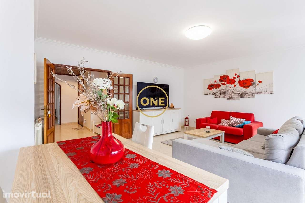 T2 com 108m2, garagem box + parqueamento, vistas Serra de Sintra | Pal - Grande imagem: 2/35