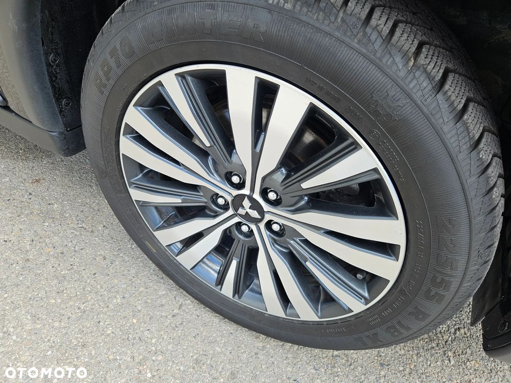 Mitsubishi Outlander 2.0 Intense + Navi 4WD CVT - 24