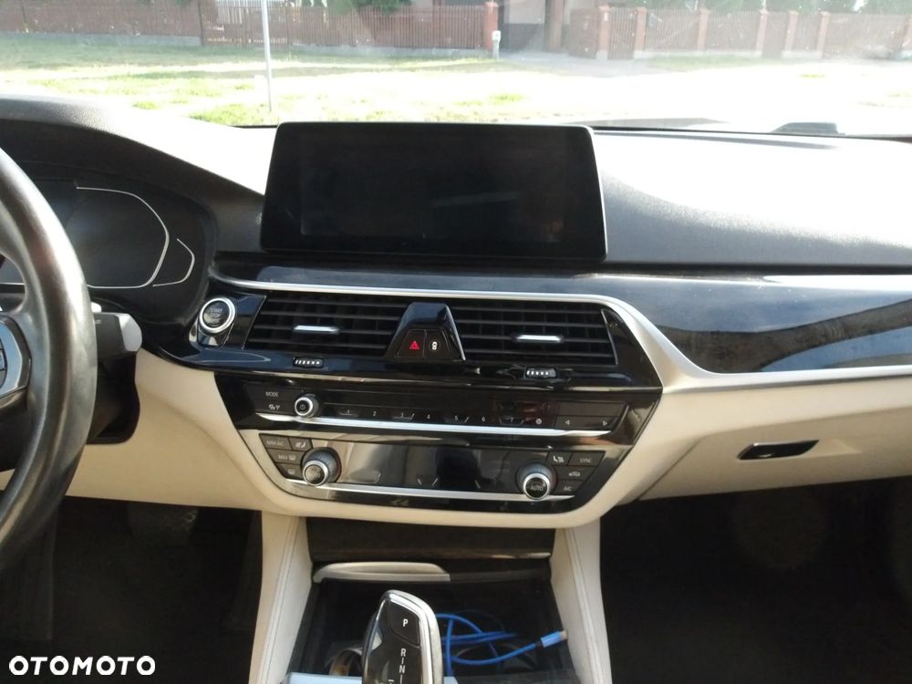 BMW Seria 5 520d Luxury Line - 11