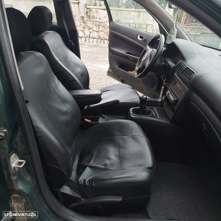 VW Passat 1.9 TDi Confortline - 1