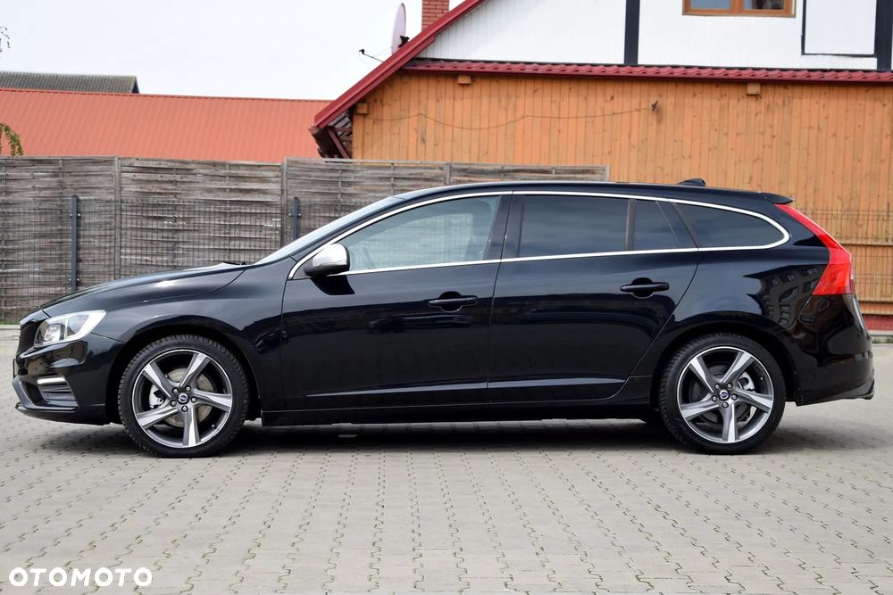 Volvo V60 D4 R-Design - 9