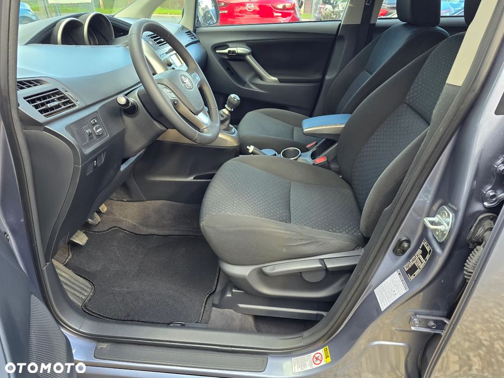 Toyota Verso 1.6 Sol EU5 - 6