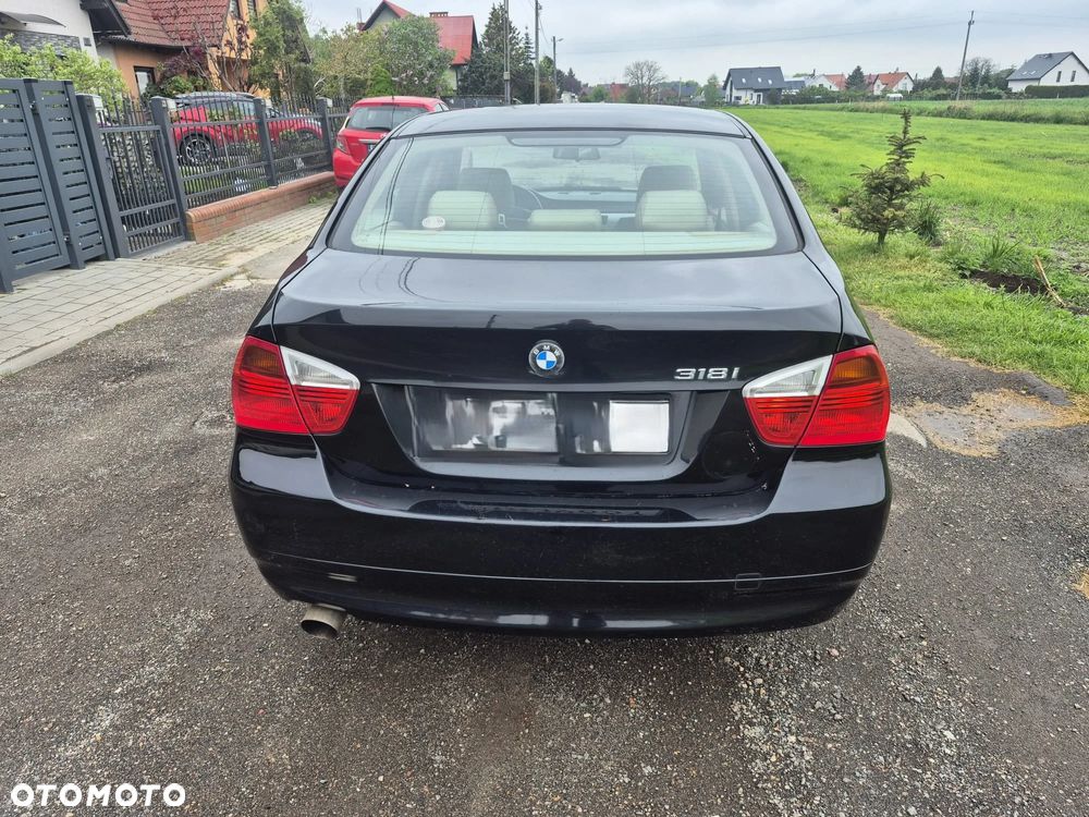 BMW Seria 3 318i - 4