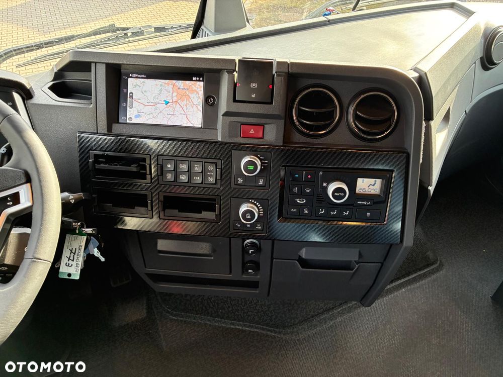 Renault T480 HIGH SLEPER CAB - 25
