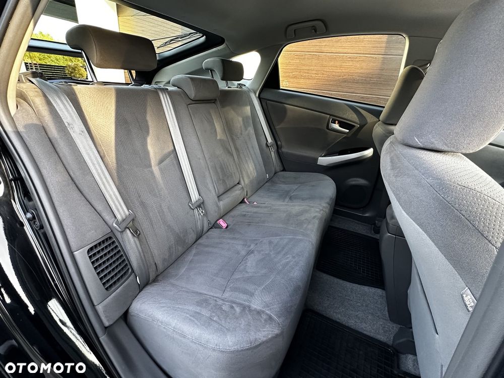 Toyota Prius (Hybrid) - 23