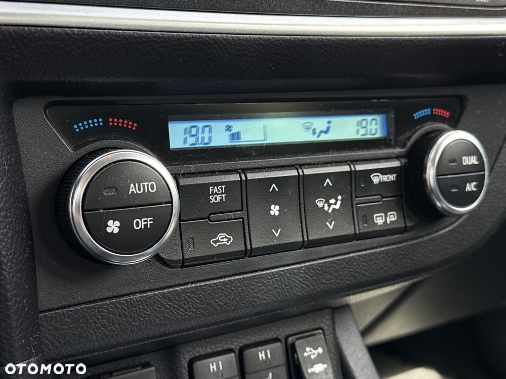 Toyota Auris 1.6 Premium Comfort MS - 22