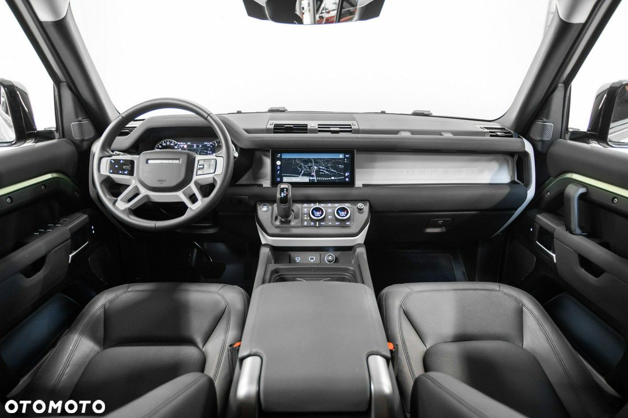 Land Rover Defender - 22