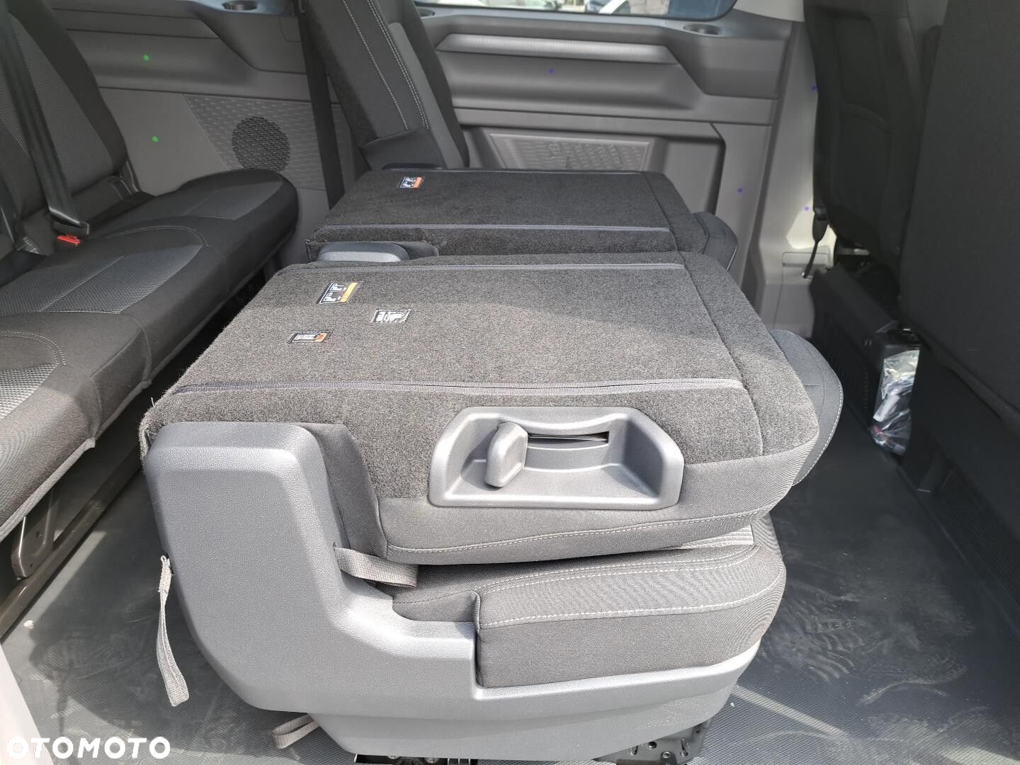 Volkswagen Caravelle - 22