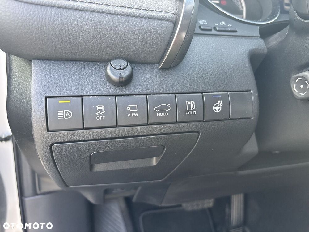 Toyota Camry 2.5 Hybrid Executive CVT - 27