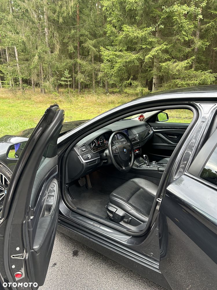 BMW Seria 5 525d xDrive - 27