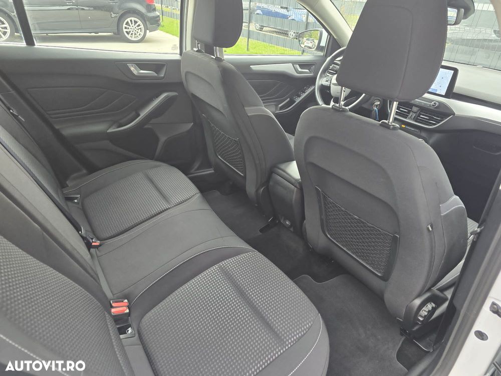 Ford Focus - 13