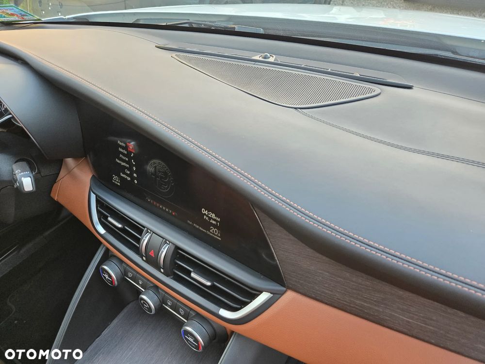 Alfa Romeo Giulia 2.0 Turbo 16V AT8-Q4 Ti - 35