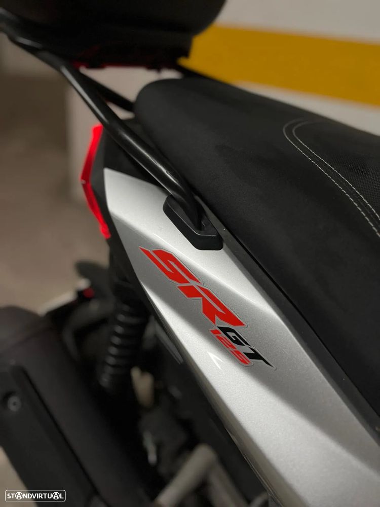 Aprilia SR SR GT - 7