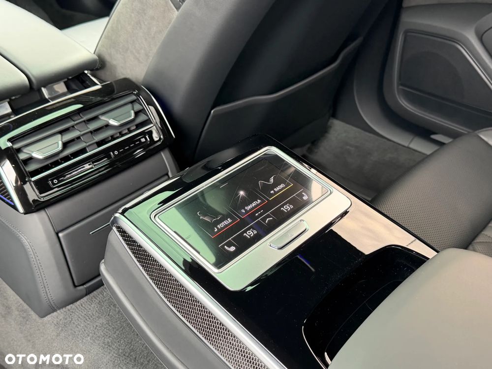 Audi S8 - 24