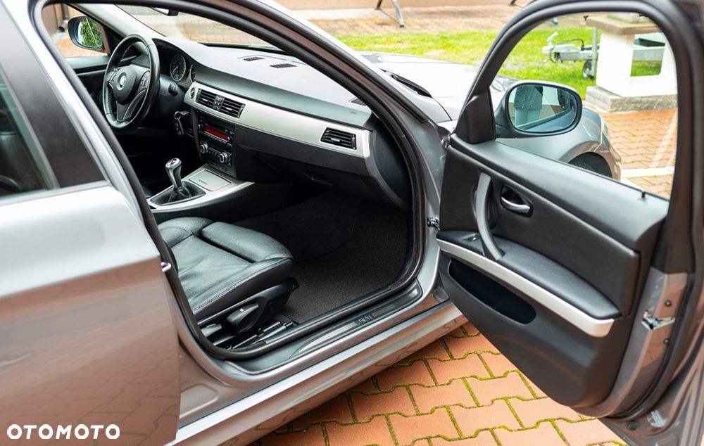 BMW Seria 3 318i Edition Sport - 16