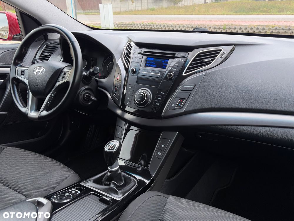 Hyundai i40 Kombi blue 1.6 Family - 29