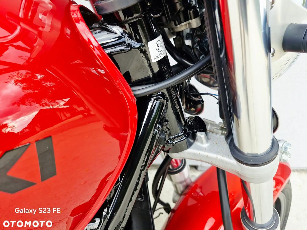 Suzuki GSX - 27