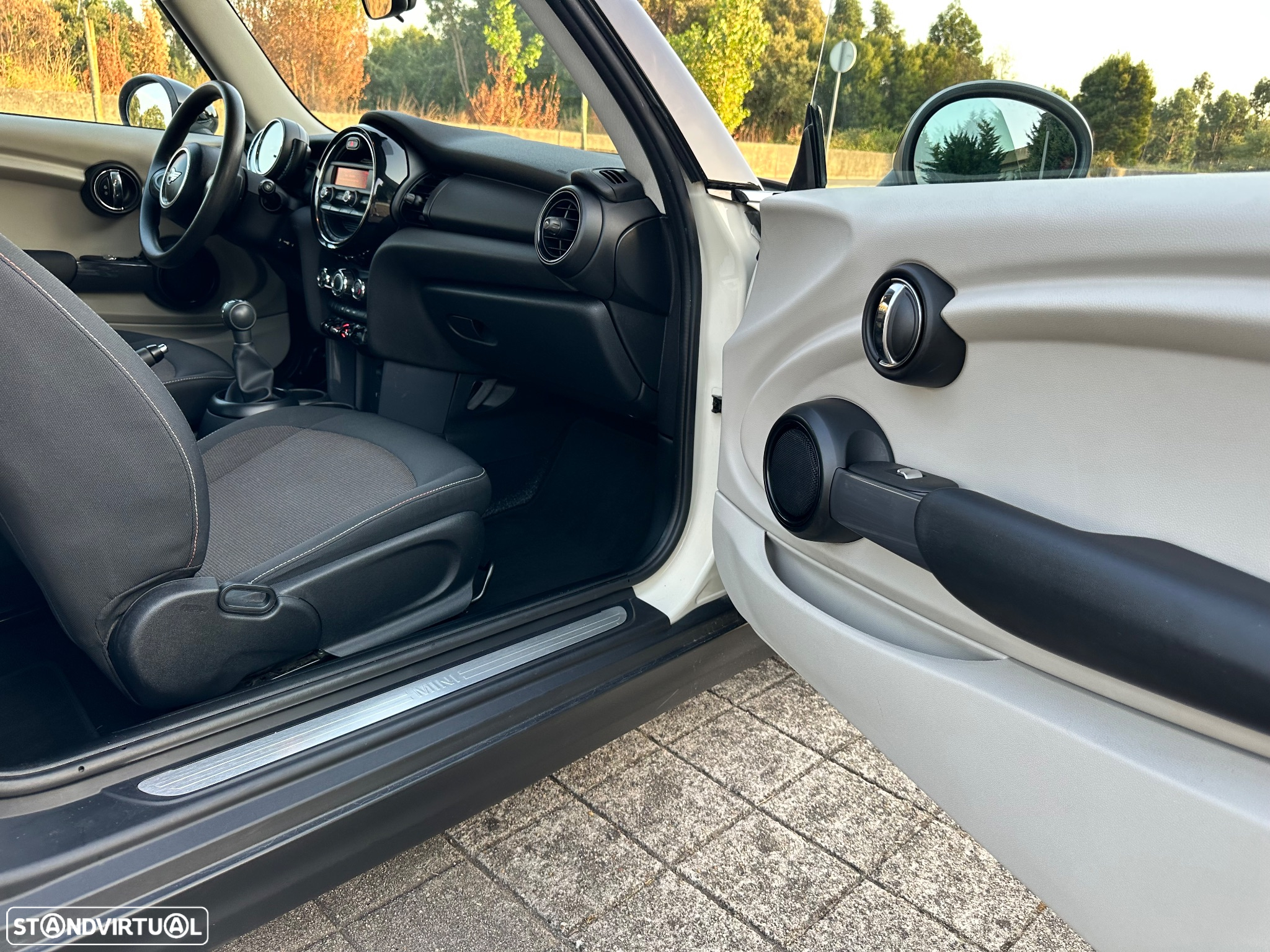 MINI 3 Portas One D - 22