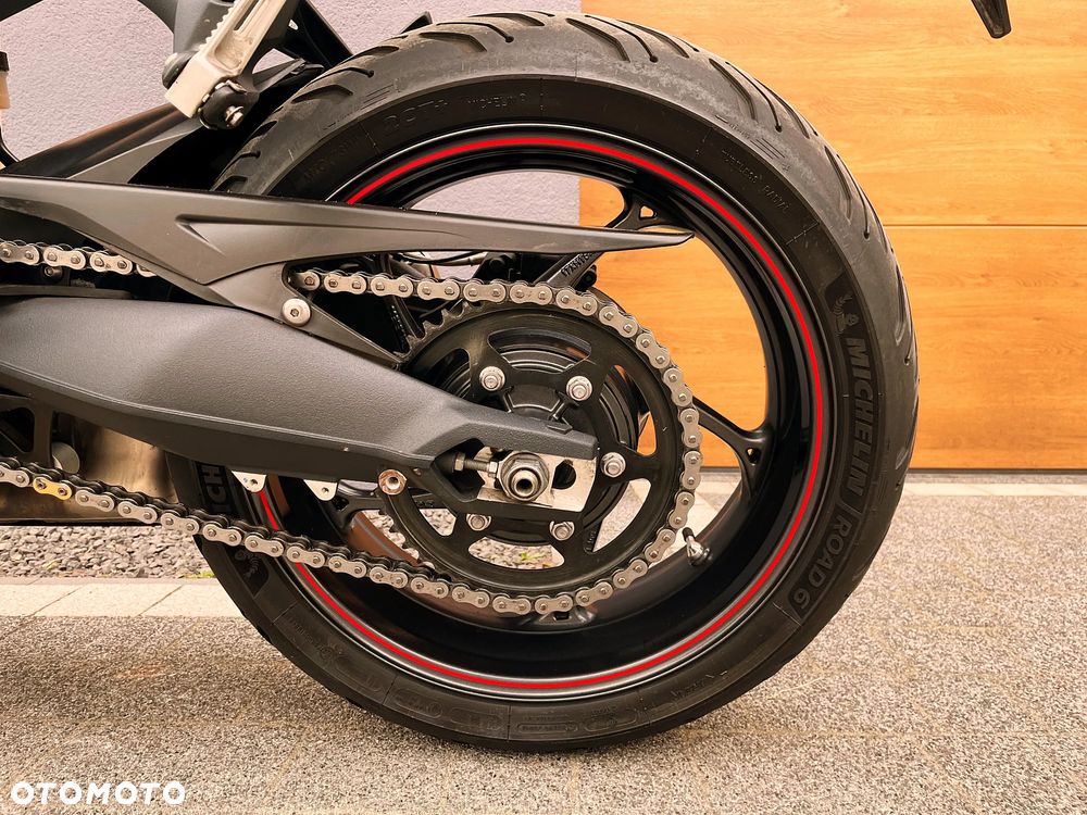 Triumph Street Triple - 13