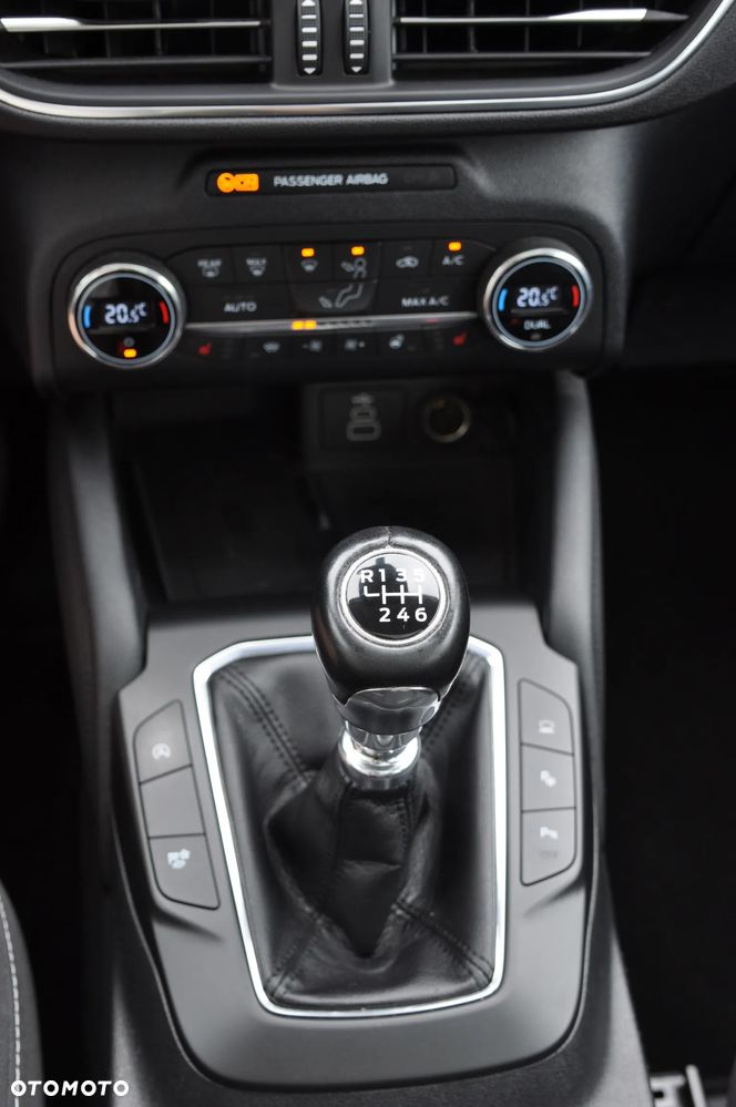 Ford Kuga - 32