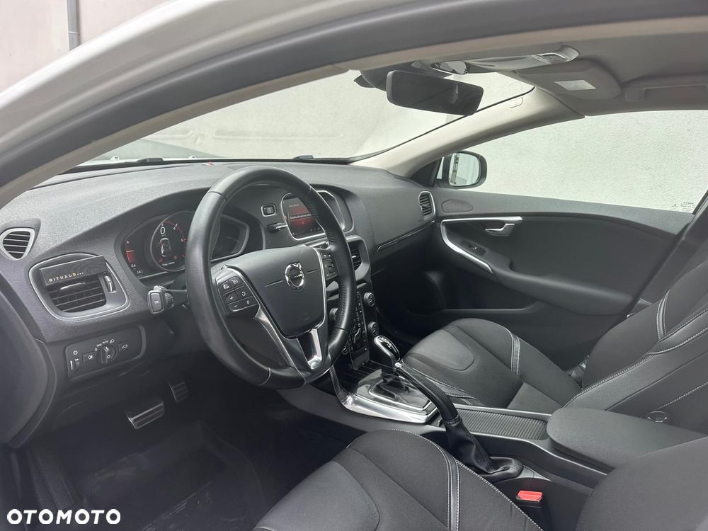 Volvo V40 D2 Drive-E Momentum - 23