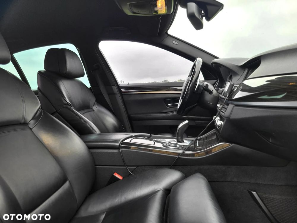 BMW Seria 5 530d xDrive - 14