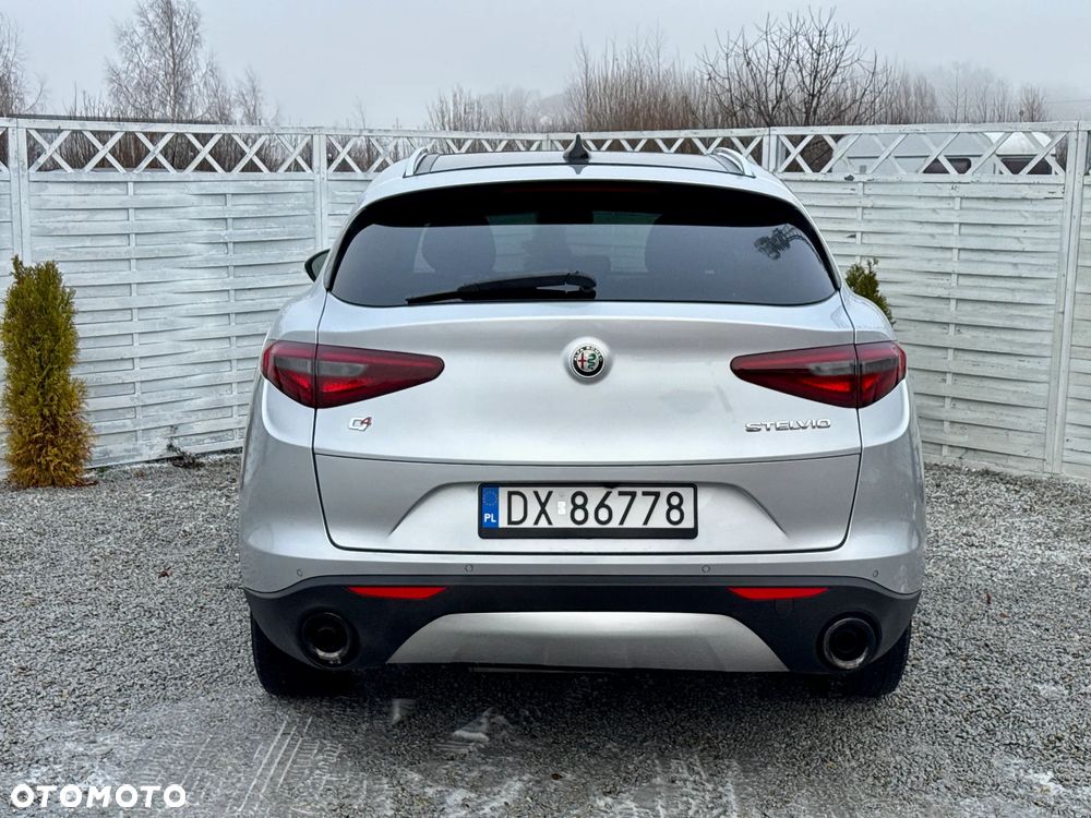 Alfa Romeo Stelvio 2.0 Turbo 16V AT8-Q4 Veloce Ti - 27