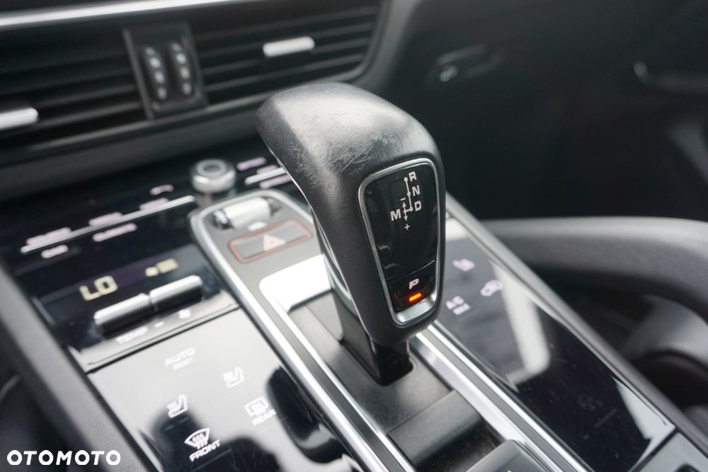 Porsche Cayenne - 16