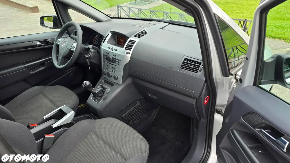 Opel Zafira - 11