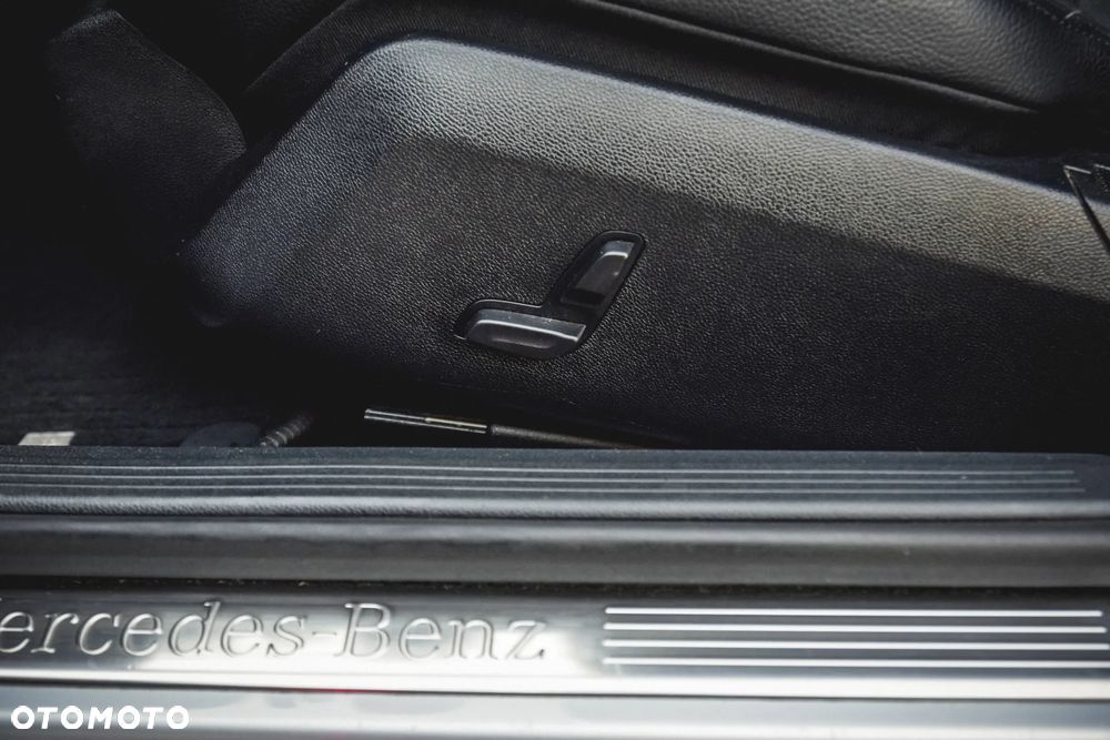 Mercedes-Benz Klasa E 200 CGI BlueEFFICIENCY 7G-TRONIC Avantgarde - 38