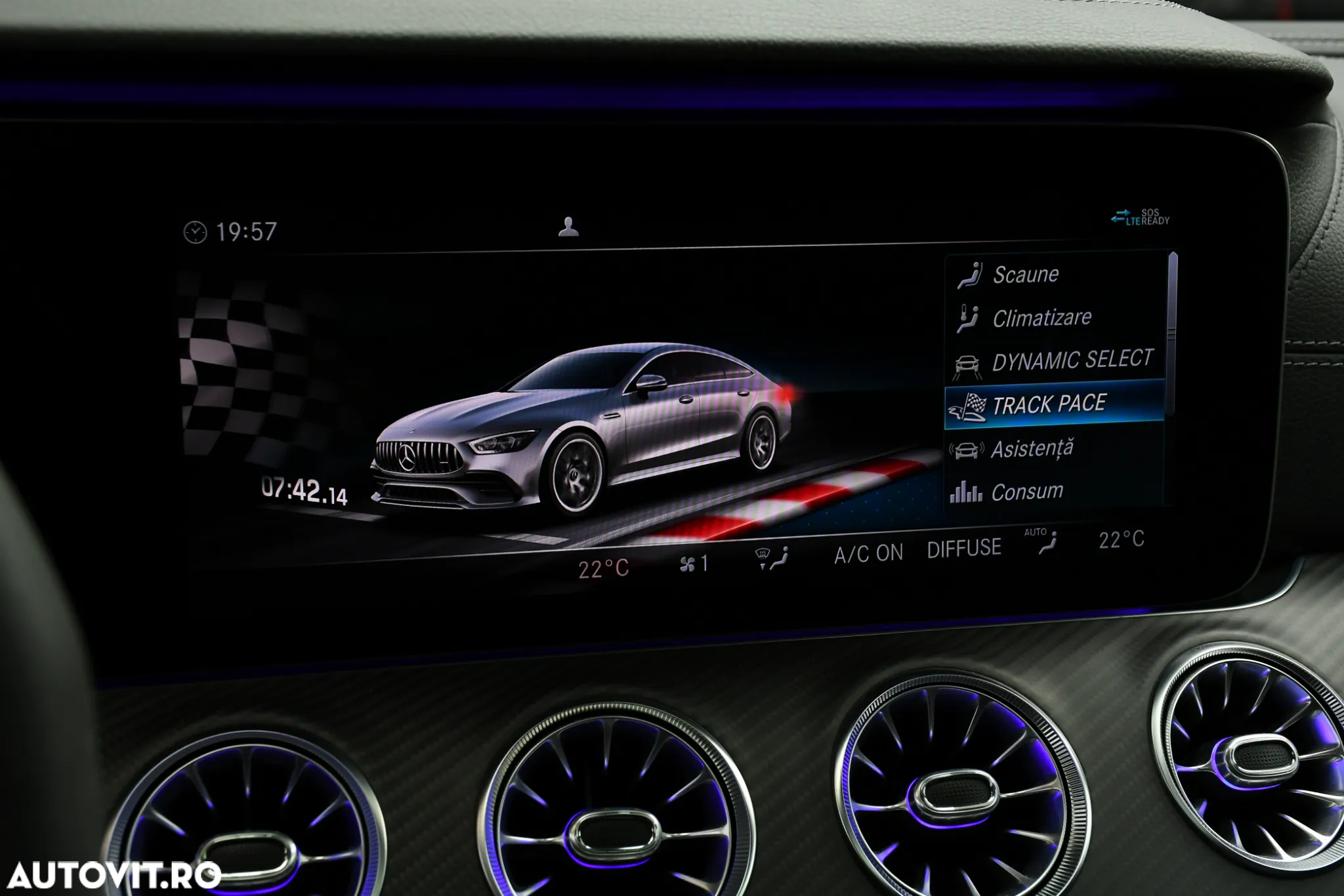Mercedes-Benz AMG GT 53 4MATIC+ MHEV - 32