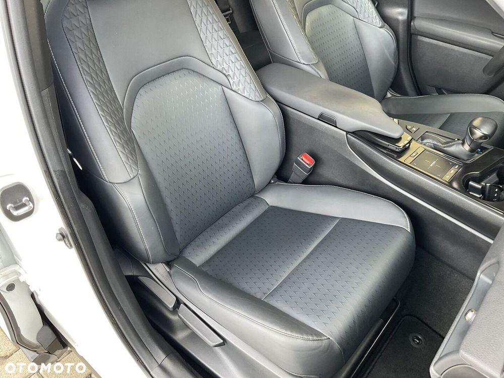 Lexus UX - 11