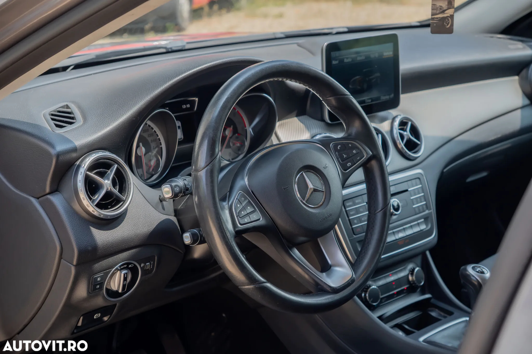 Mercedes-Benz GLA 180 d - 8