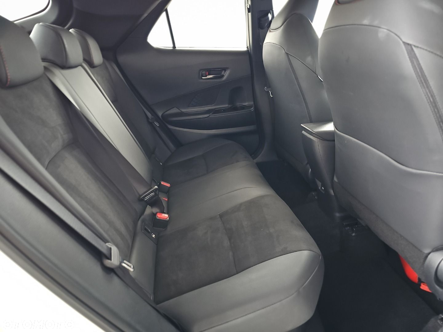 Toyota C-HR - 12