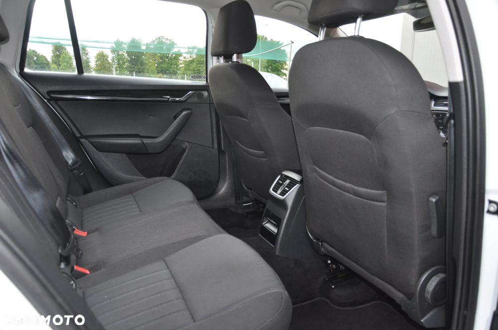 Skoda Octavia 2.0 TDI Edition DSG - 29